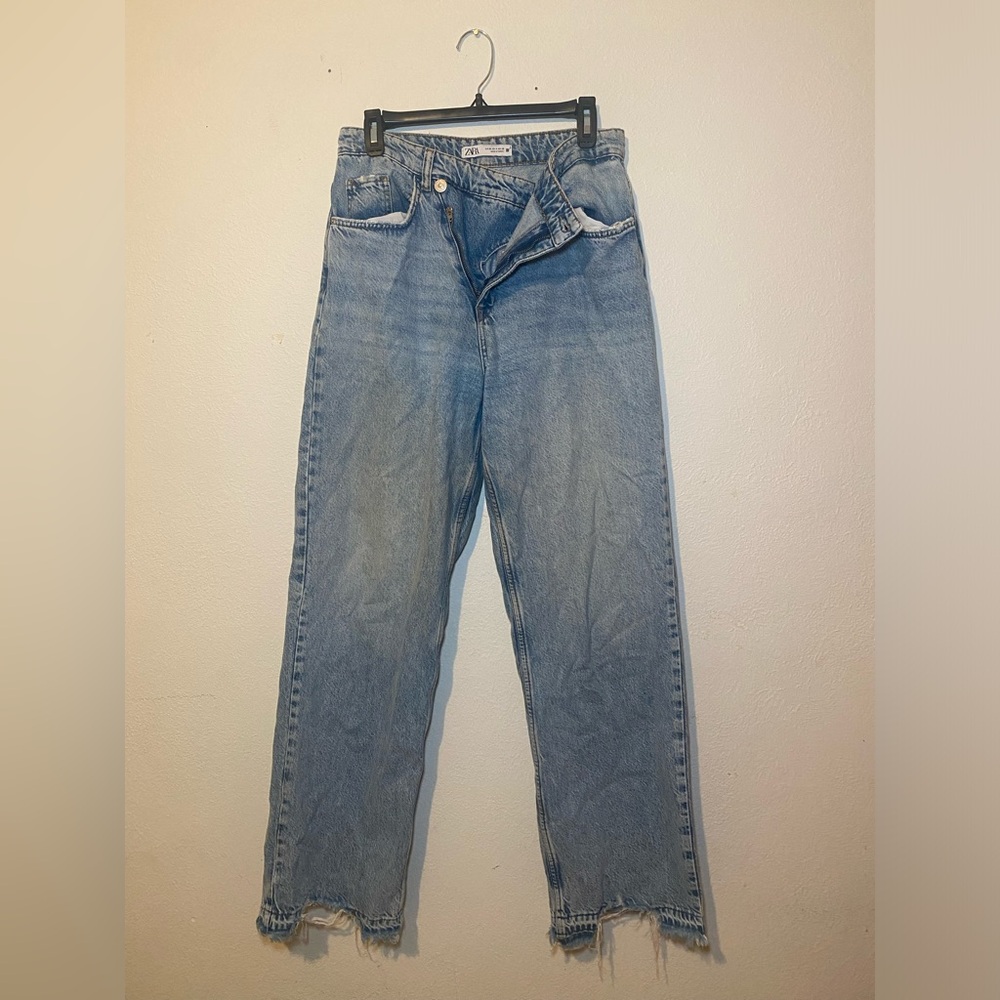 Zara woman’s Light Wash Straight Jeans
